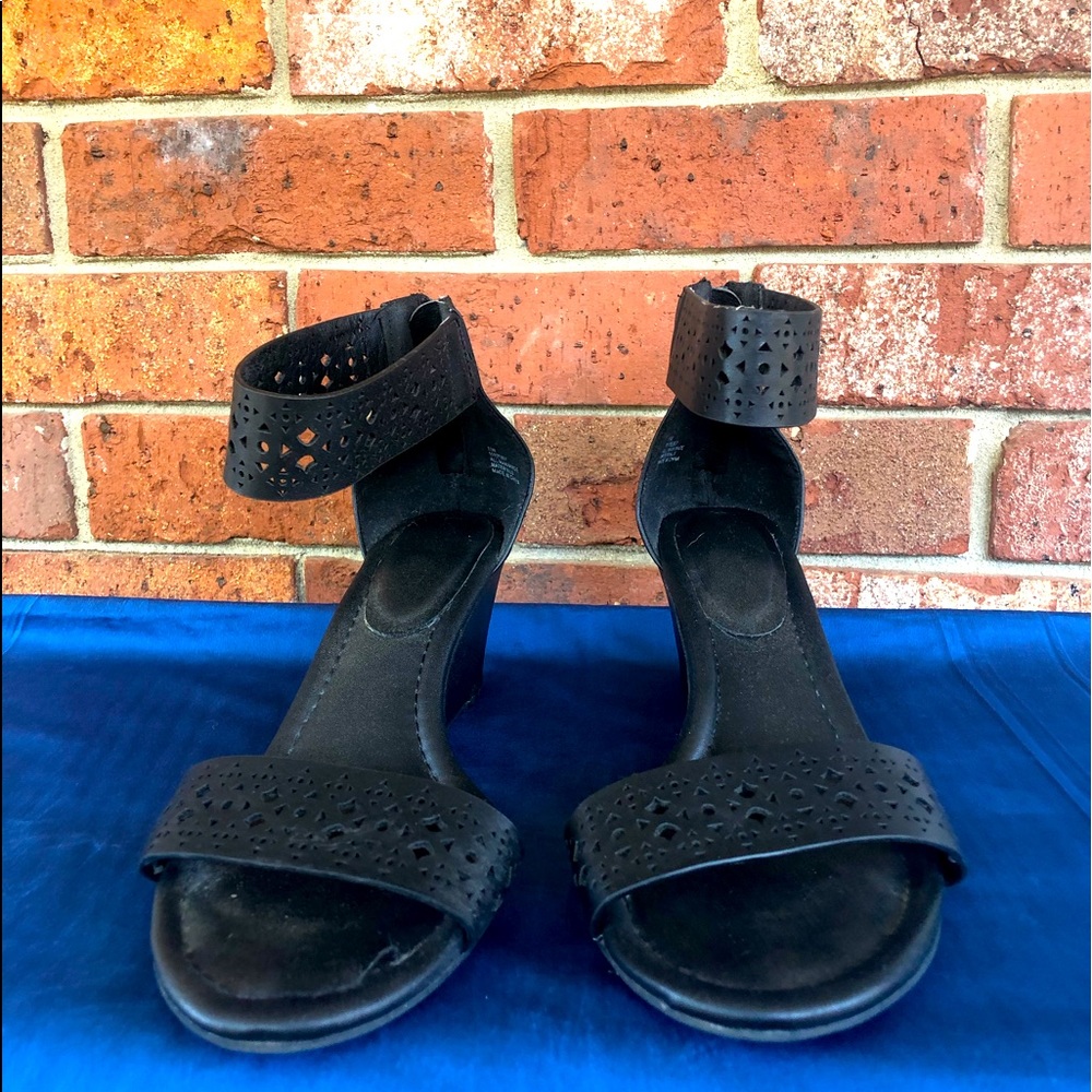 Torrid 11W wedge